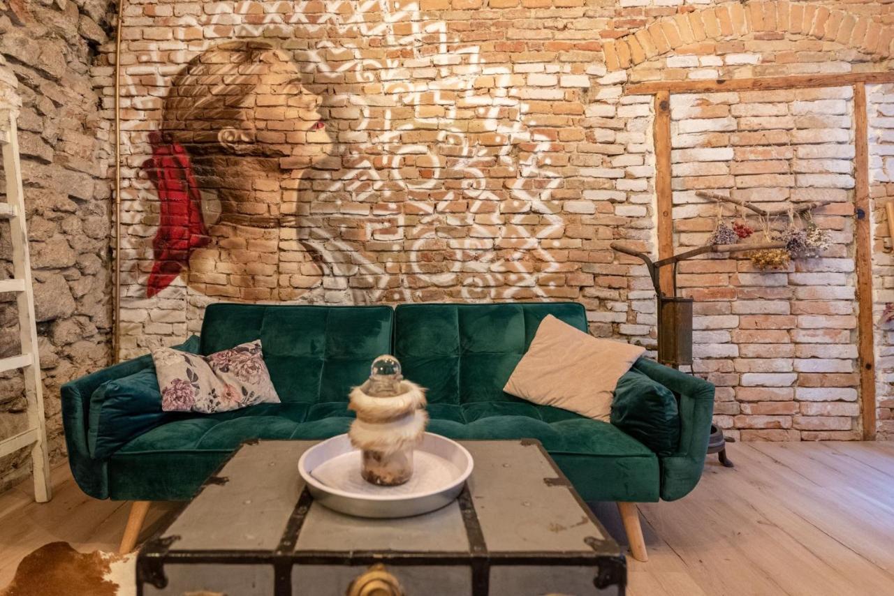 Accommodation At The Folklore Apartment Bratislava Bagian luar foto